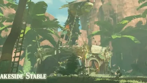 吴艳妮校园排球赛场上得分瞬间，笑容灿烂如花